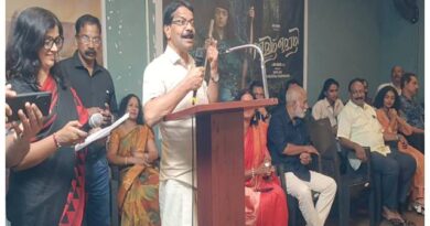 ‘തമിഴ്മൊഴി’യുടെ പ്രെമോഗാനം പുറത്തുവിട്ട് അണിയറപ്രവര്ത്തകര് ‘തമിഴ്മൊഴി’യുടെ പ്രെമോഗാനം പുറത്തുവിട്ട് അണിയറപ്രവര്ത്തകര്